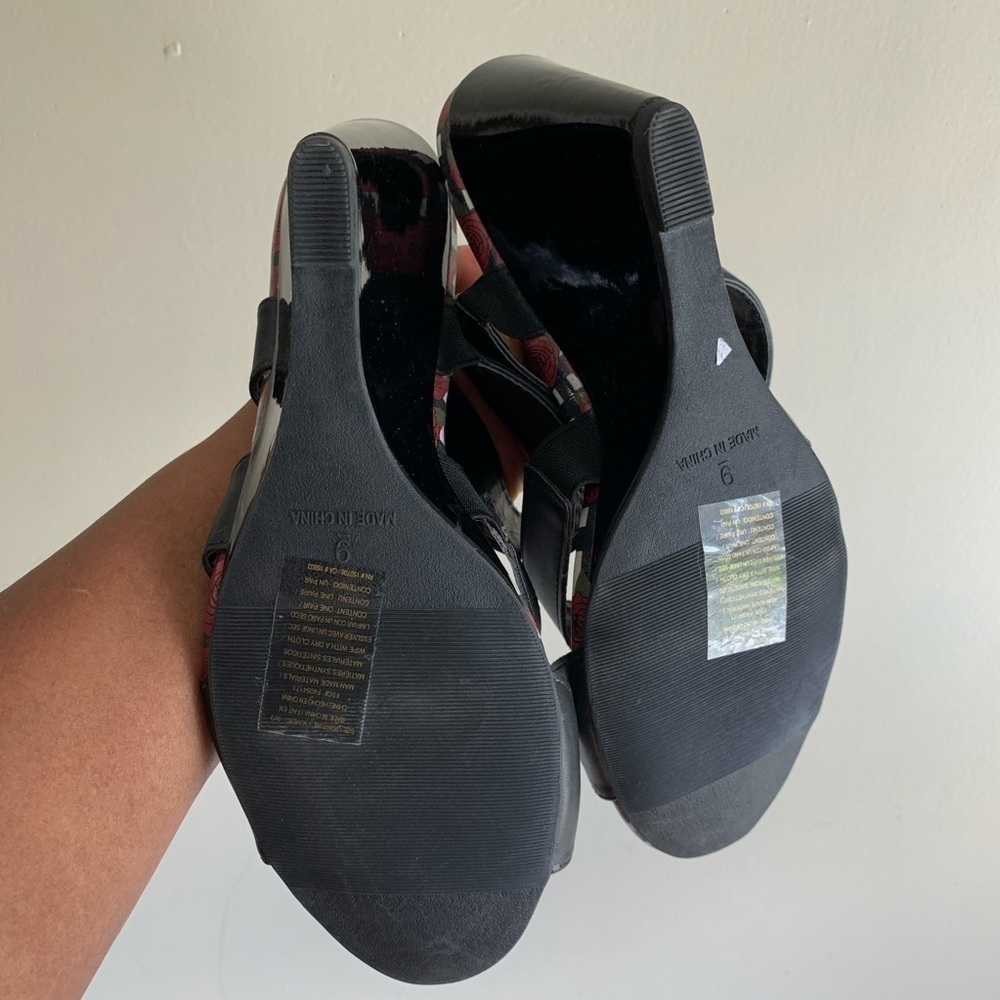 Cushion Walk by Avon black strappy wedge shoes - Picture 4 of 9